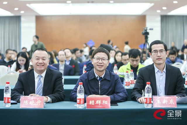 与会领导.jpg