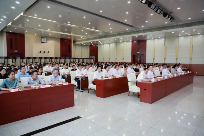 坚定不移推进中央八项规定精神落地落实 李文章讲授专题党课.docx_2